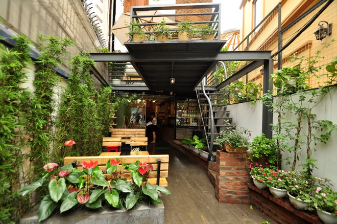 Thiết kế quán cafe sân vườn đơn giản mà đẹp  Binba Decor