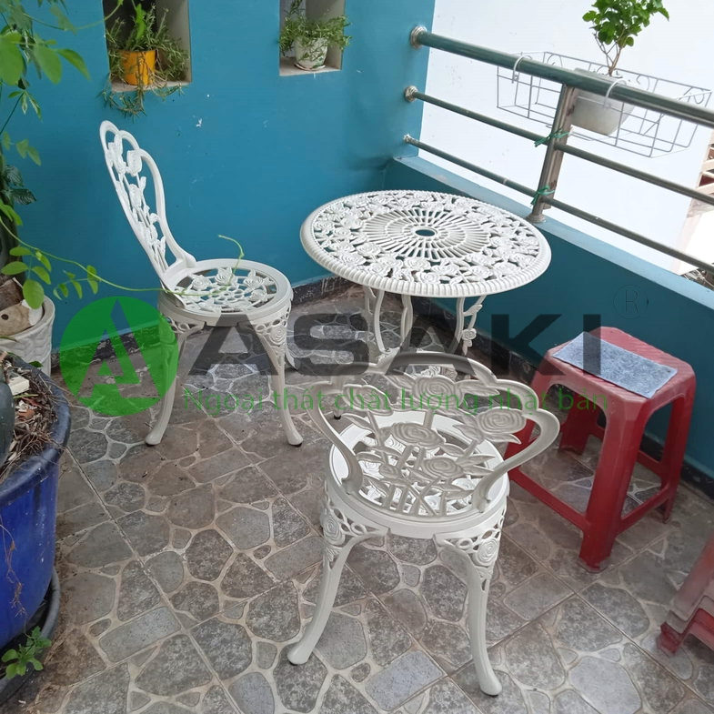 Bộ bàn ghế sân vườn họa tiết hoa hồng lãng mạn ZXM525H525-5