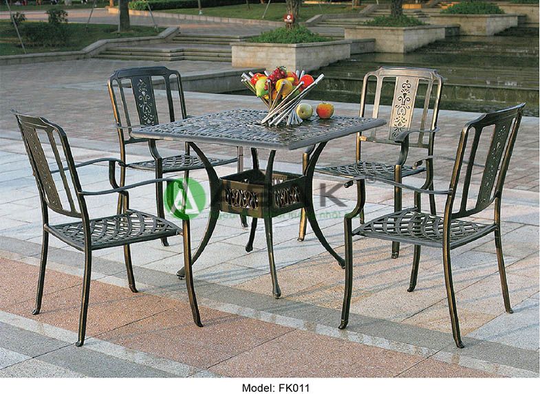 Bộ bàn ghế sân vườn đơn giản thanh lịch ZXFK011