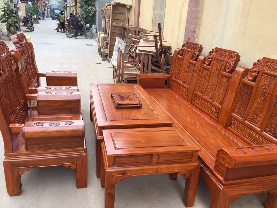 Bộ bàn ghế làm bằng gỗ gõ đỏ 