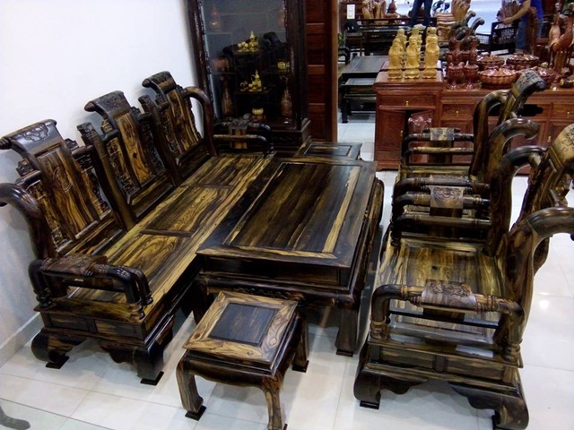 Bộ bàn ghế phòng khách đẹp làm bằng gỗ mun 
