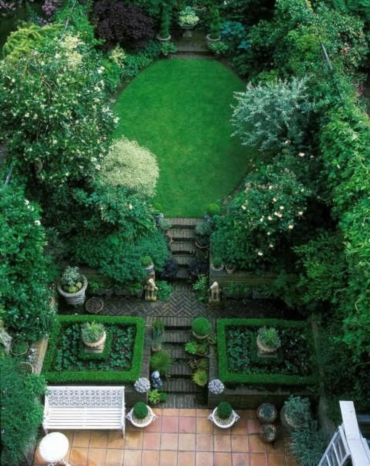 Sân vườn với thiết kế phong cách Châu Âu mang lại vẻ đẹp mới lạ 