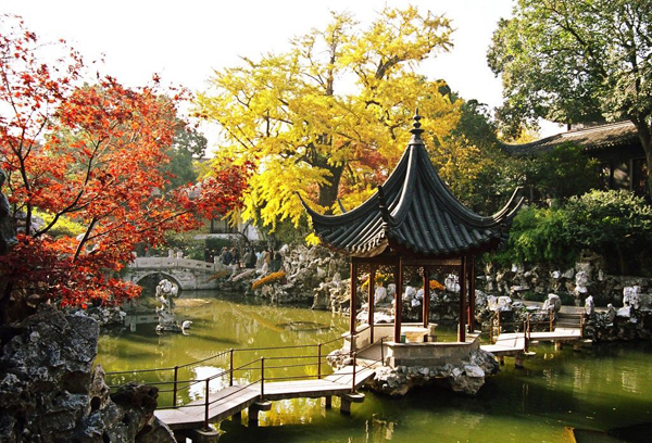 Sân vườn phong cách Trung Quốc với đầy đủ màu sắc 