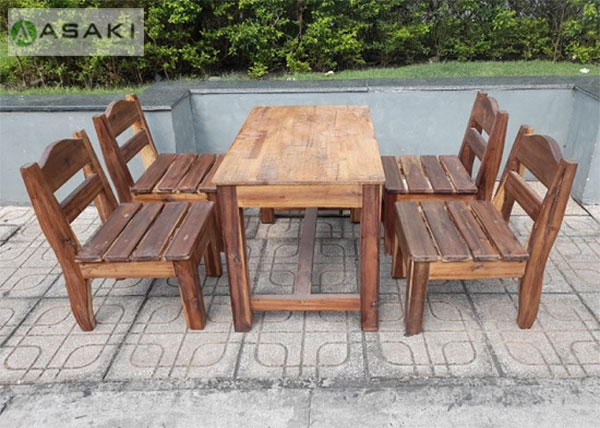 Bộ bàn ghế bằng gỗ tự nhiên 